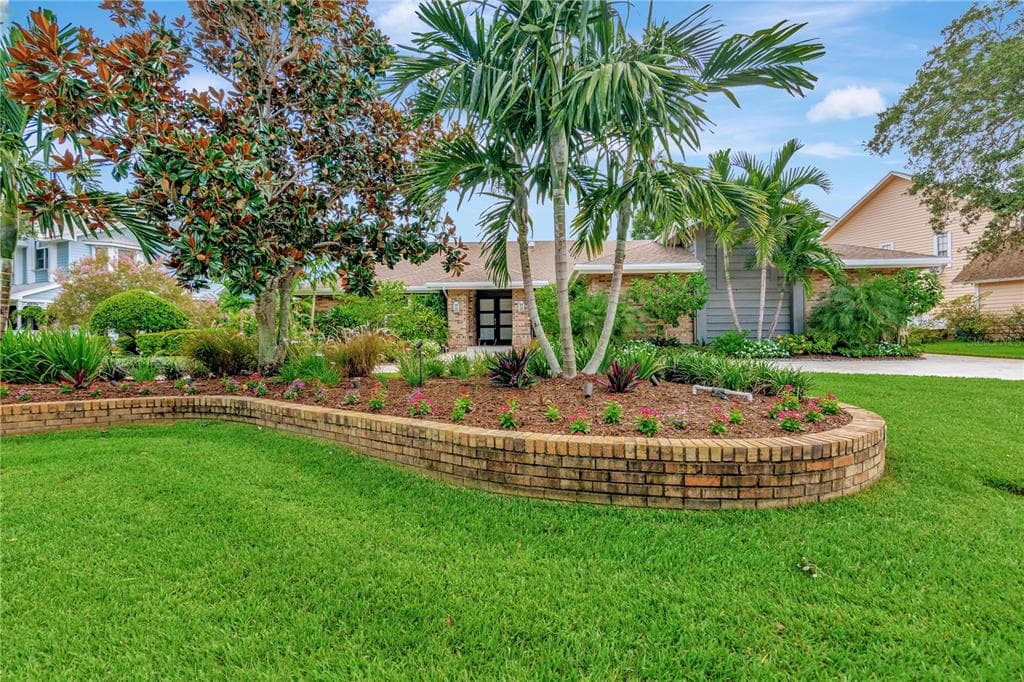 601 APALACHEE DRIVE NE ST PETERSBURG, FL 33702