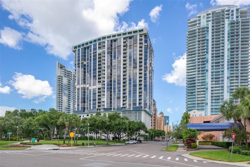 1 BEACH DRIVE SE UNIT 2710 ST PETERSBURG, FL 33701