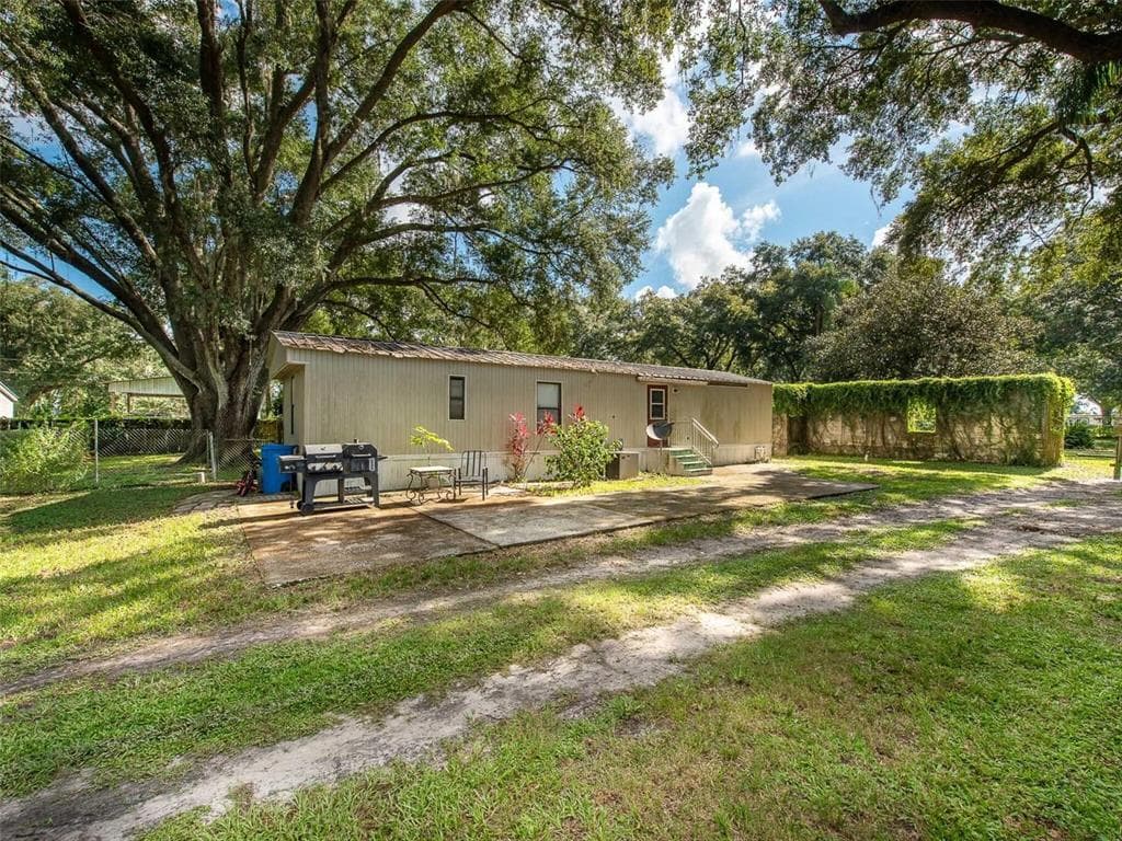 2102 SYDNEY DOVER ROAD DOVER, FL 33527