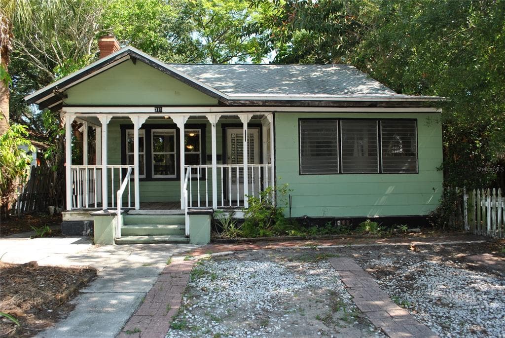 311 MYSTIC LAKE DRIVE N ST PETERSBURG, FL 33702