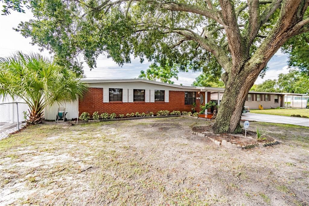 6812 W PARIS STREET TAMPA, FL 33634