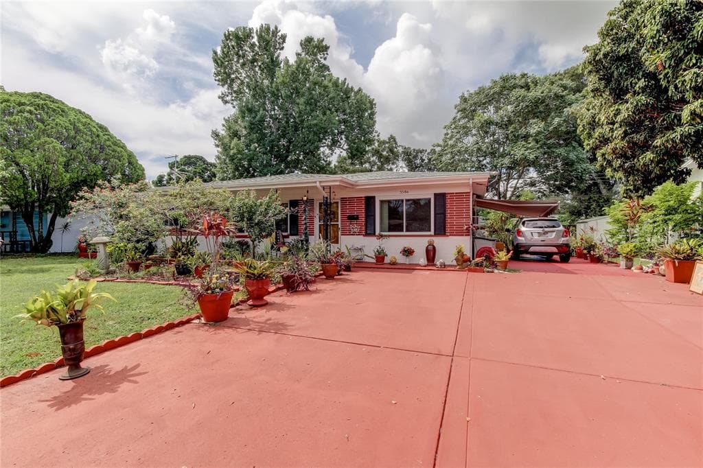 5586 30TH AVENUE N ST PETERSBURG, FL 33710