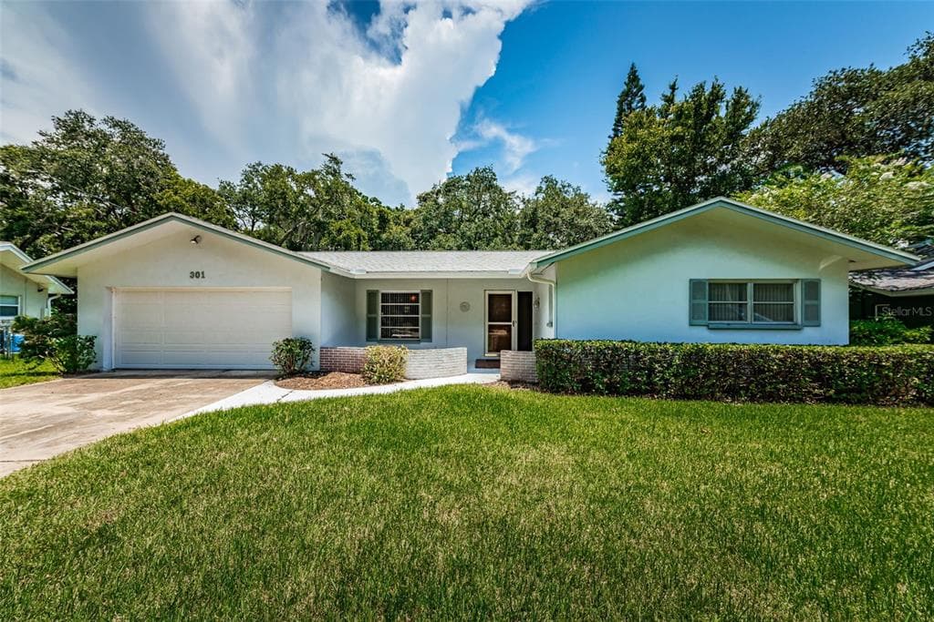 301 VELMA DRIVE E LARGO, FL 33770