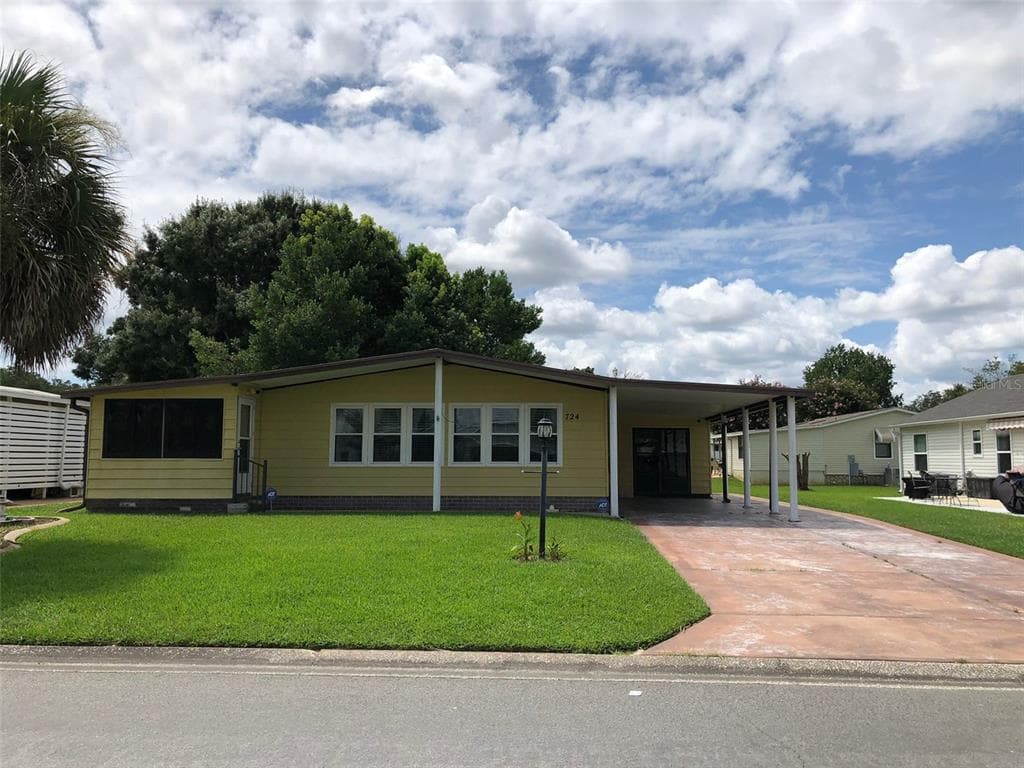724 ROSEAPPLE AVENUE LADY LAKE, FL 32159