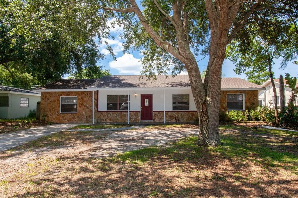 743 VALENCIA DRIVE S LARGO, FL 33778