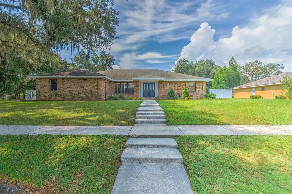 4617 DUXBERRY LANE VALRICO, FL 33594