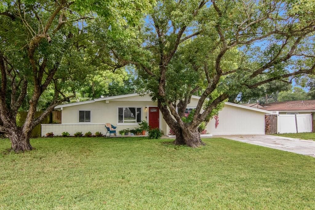 12091 RIDGE ROAD LARGO, FL 33778