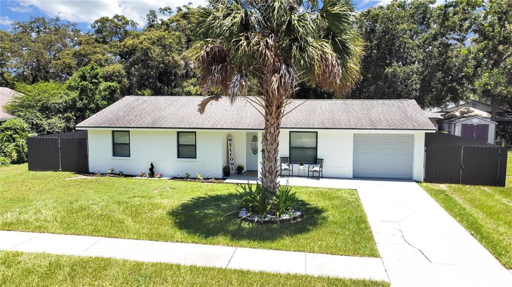 913 KIRKCALDY WAY VALRICO, FL 33594