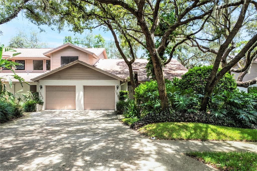 1990 WHISPERING WAY TARPON SPRINGS, FL 34689