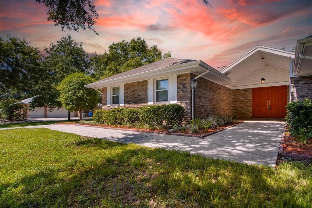4706 DOVER CLIFF COURT DOVER, FL 33527