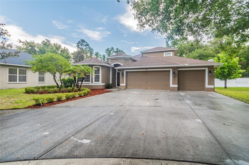 15847 LEATHERLEAF LANE LAND O LAKES, FL 34638