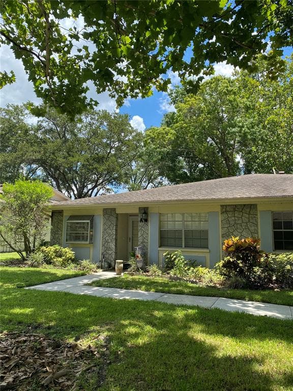 2231 LARK CIRCLE E UNIT A PALM HARBOR, FL 34684
