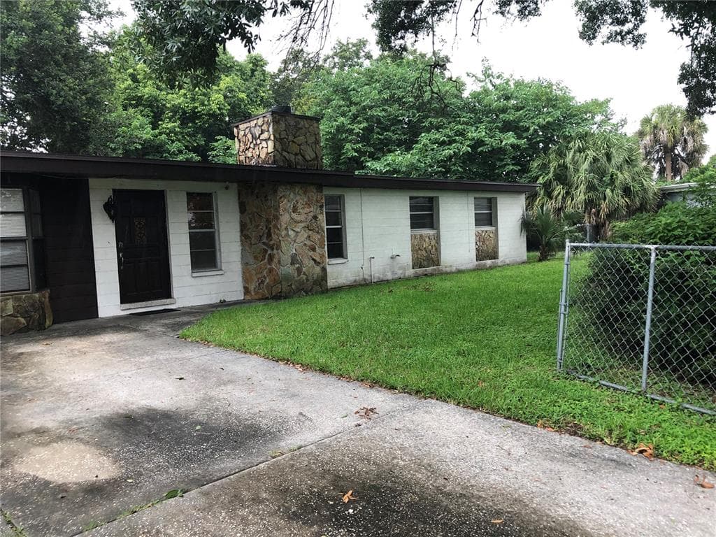 7601 LAVENDER LANE TAMPA, FL 33619