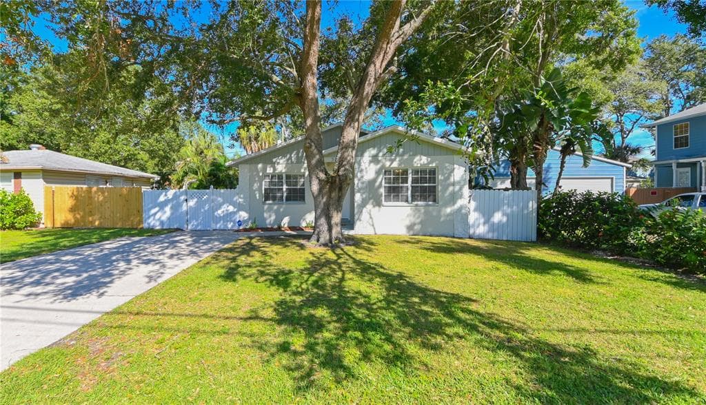 3107 W VAN BUREN DRIVE TAMPA, FL 33611
