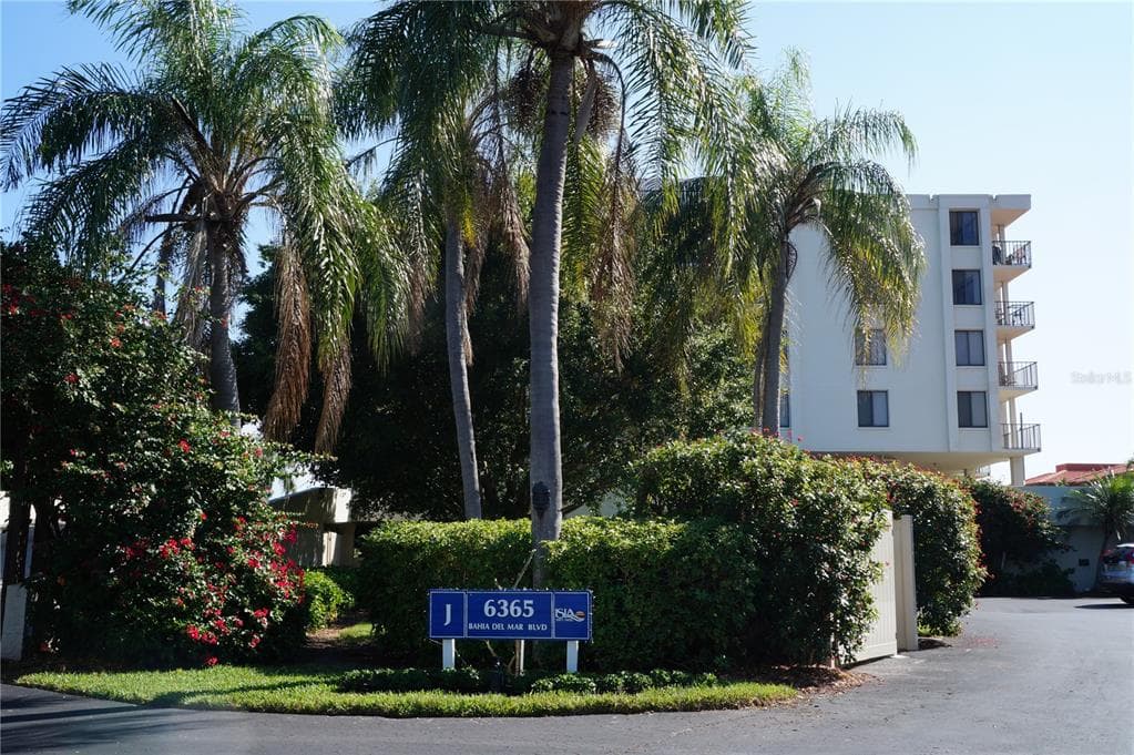 6365 BAHIA DEL MAR BOULEVARD UNIT 104 ST PETERSBURG, FL 33715