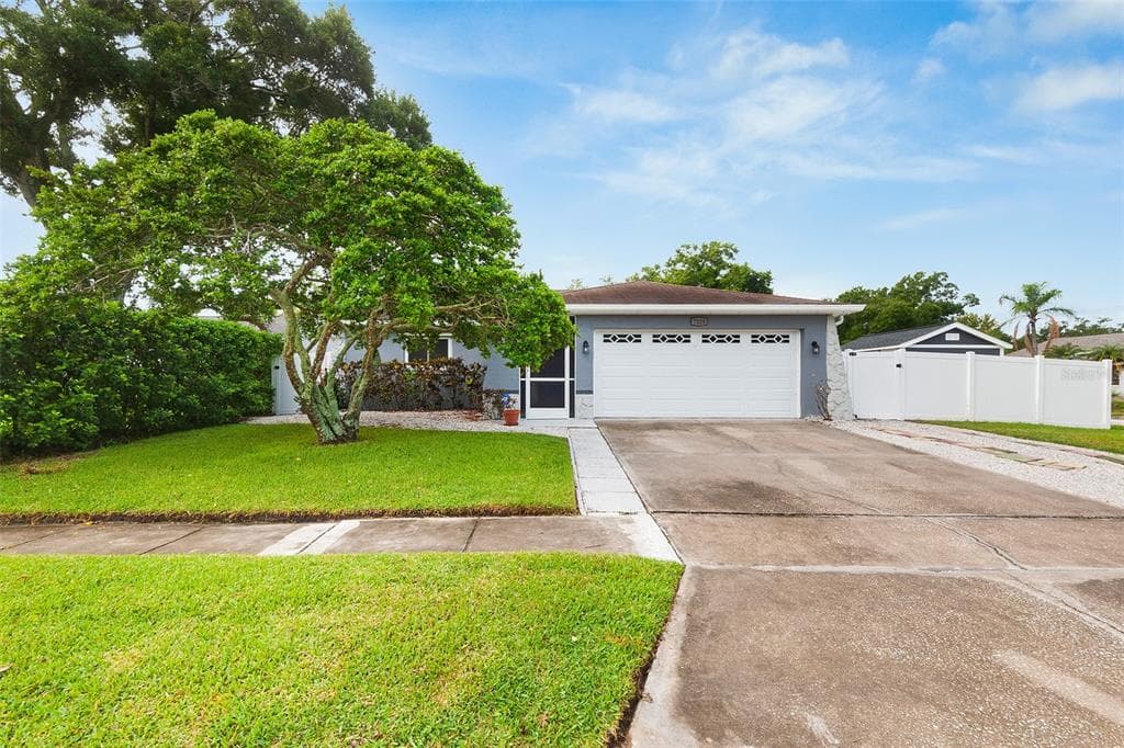 7228 121ST AVENUE LARGO, FL 33773