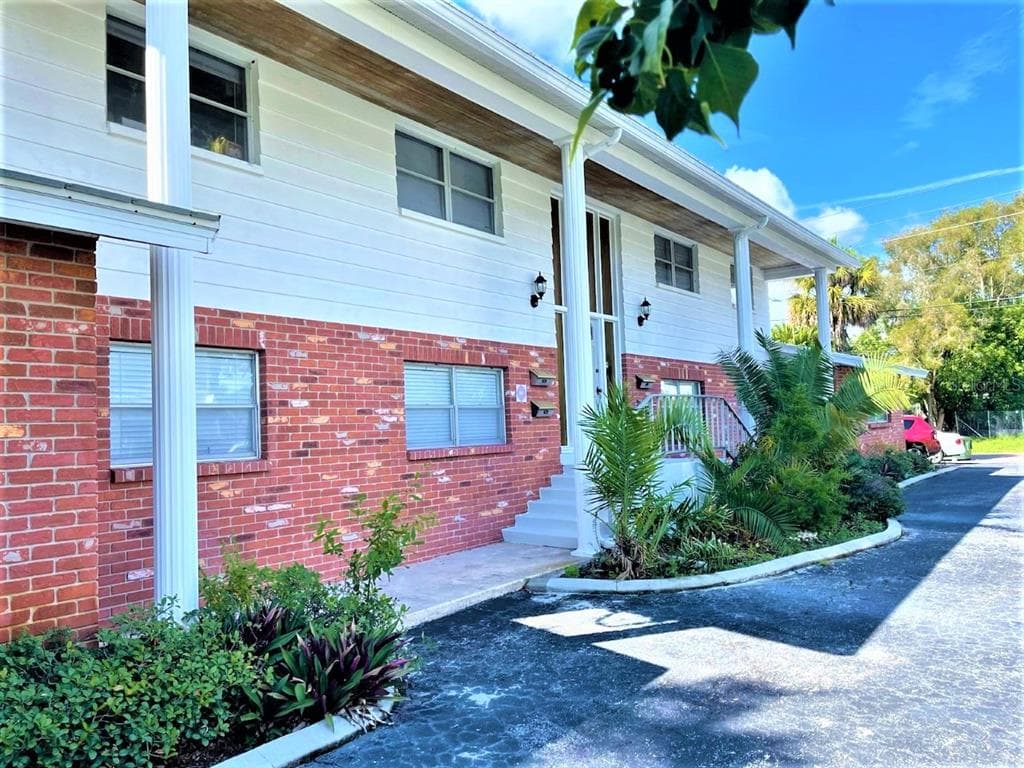 15695 BEDFORD CIRCLE E UNIT C CLEARWATER, FL 33764
