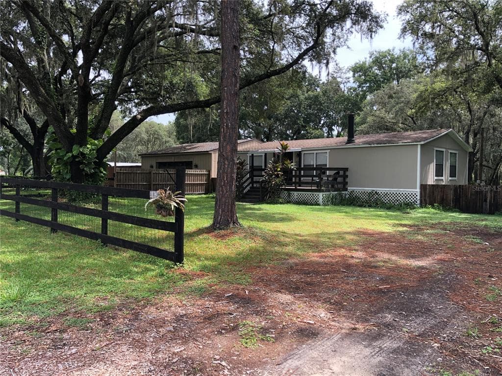 8824 OVERLOOK DRIVE WESLEY CHAPEL, FL 33545
