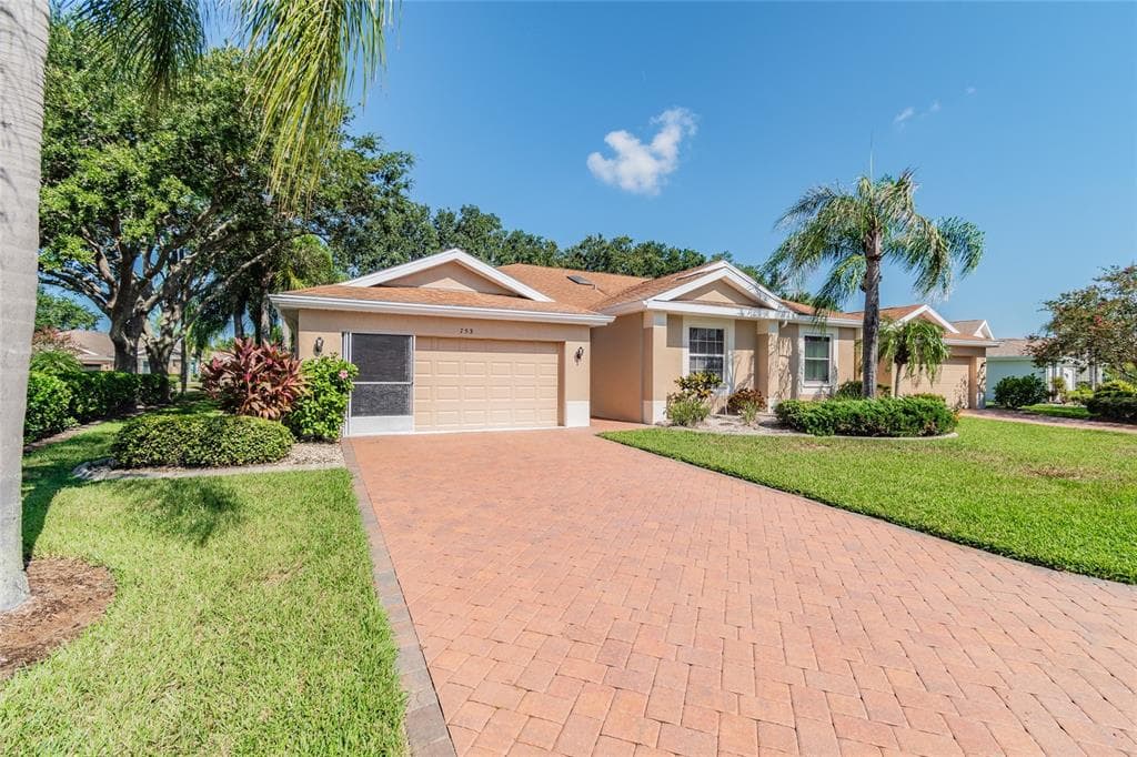 753 MCCALLISTER AVENUE UNIT 272 SUN CITY CENTER, FL 33573