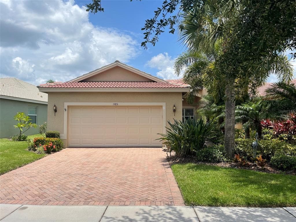 15831 AURORA LAKE CIRCLE WIMAUMA, FL 33598