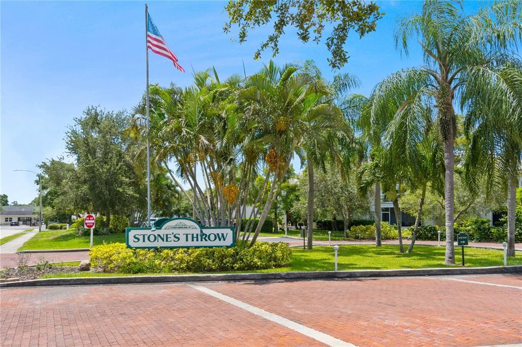 6826 STONESTHROW CIRCLE UNIT 11201 ST PETERSBURG, FL 33710