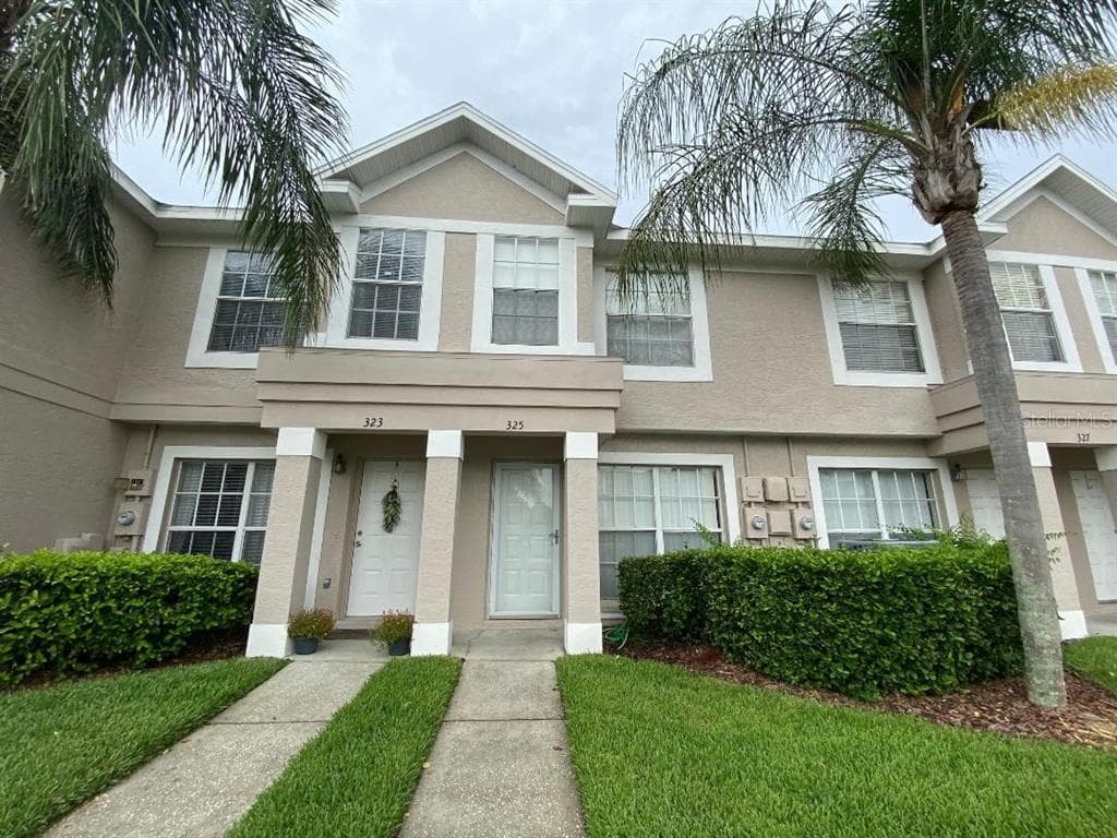 325 KENSINGTON LAKE CIR BRANDON, FL 33511