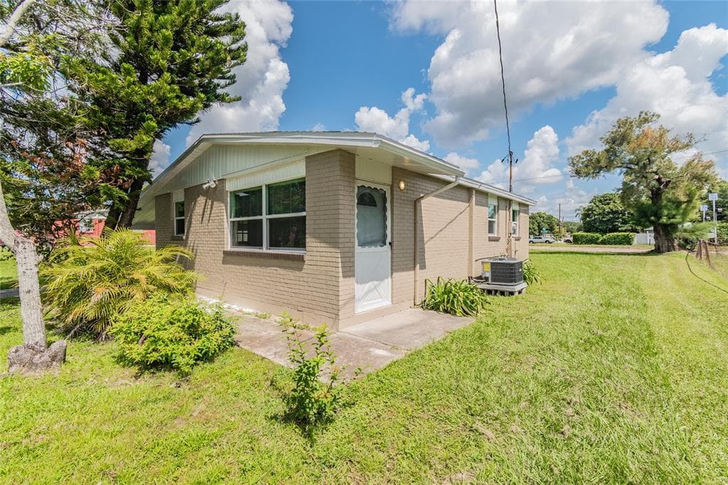 8302 ALLAMANDA AVENUE TAMPA, FL 33619