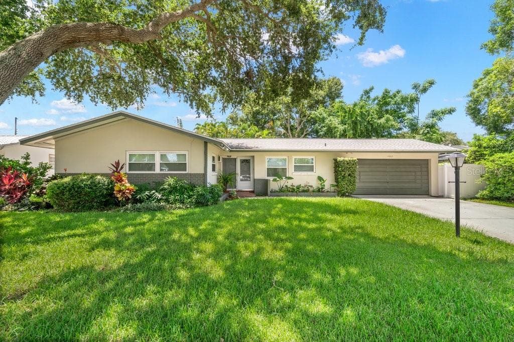 13882 MARTINIQUE DRIVE SEMINOLE, FL 33776