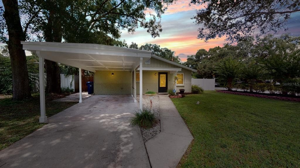 1701 N OREGON CIRCLE TAMPA, FL 33612