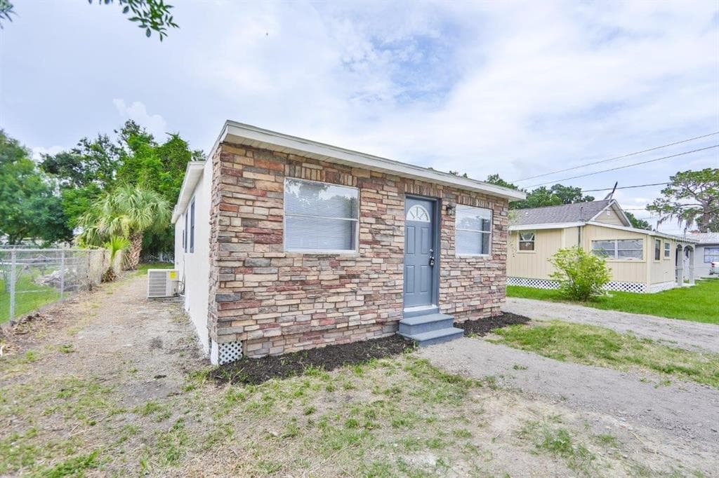 2203 COCHRAN STREET LAKELAND, FL 33815