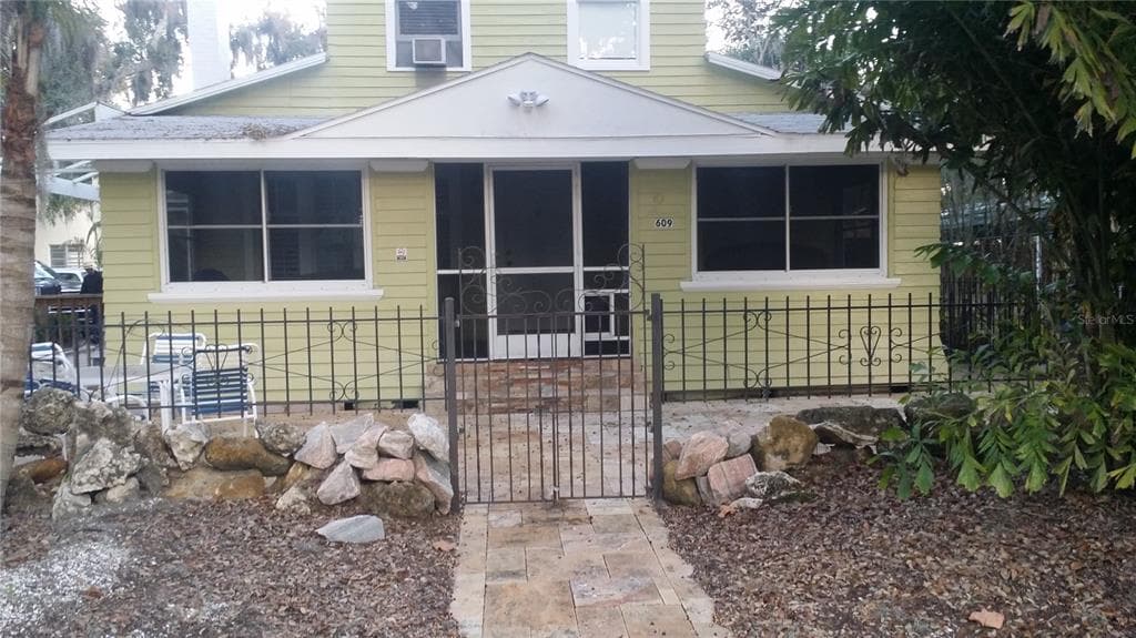 609 OAK AVENUE CLEARWATER, FL 33756