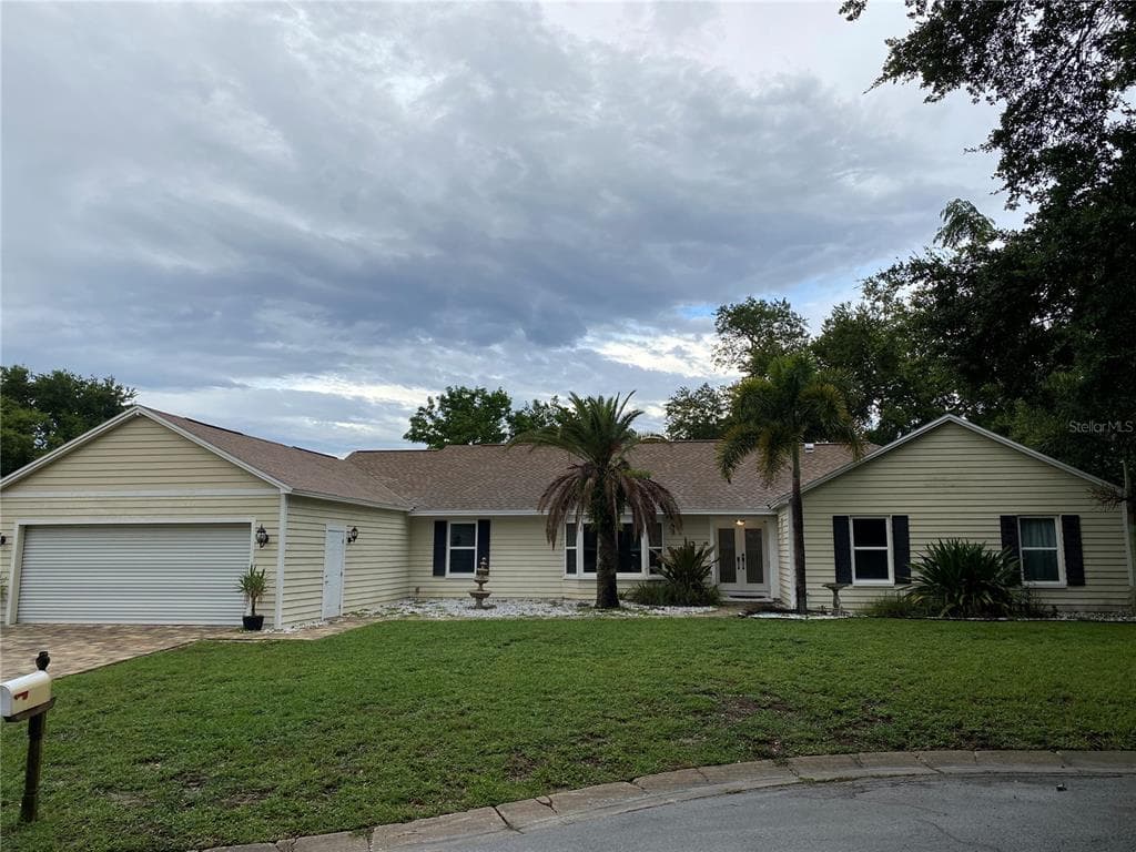 750 OAKRIDGE LANE BELLEAIR BLUFFS, FL 33770