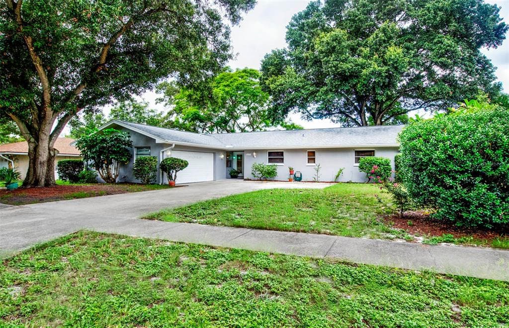 1566 W LONG STREET CLEARWATER, FL 33755