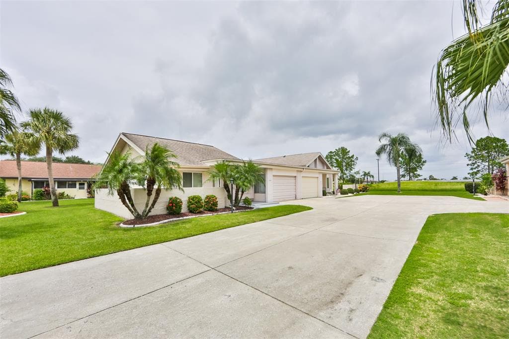 1343 NEW BEDFORD DRIVE SUN CITY CENTER, FL 33573