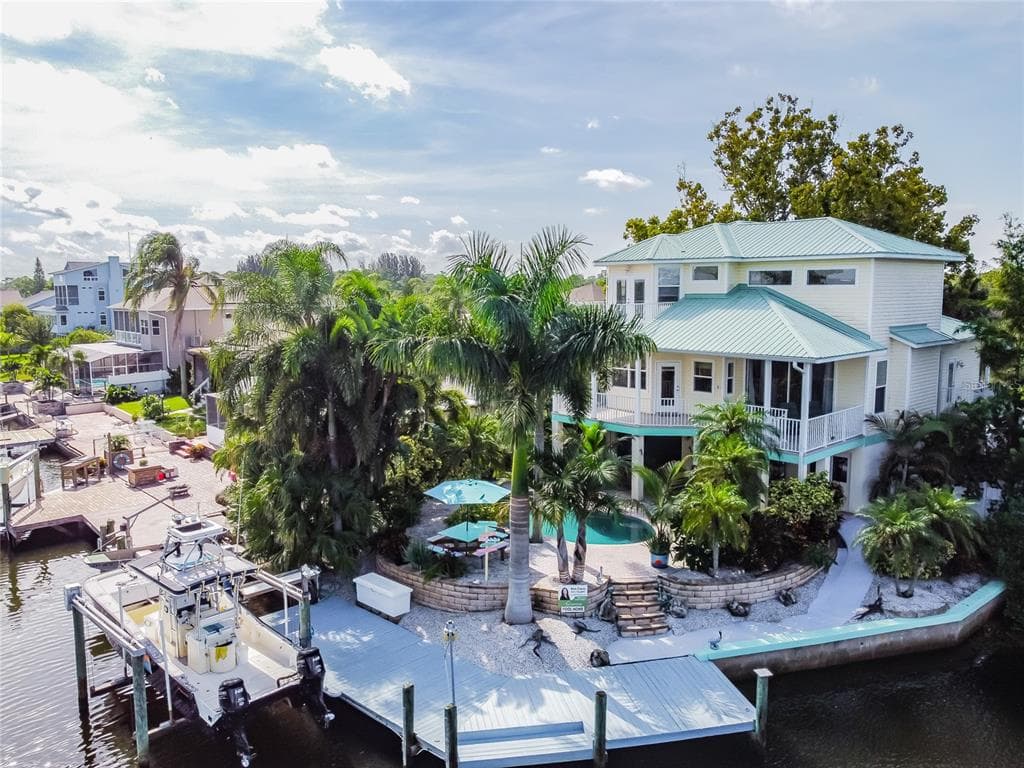 7233 SOUTHWIND DRIVE HUDSON, FL 34667