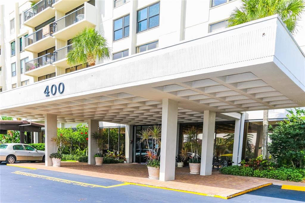 400 ISLAND WAY UNIT 506 CLEARWATER BEACH, FL 33767