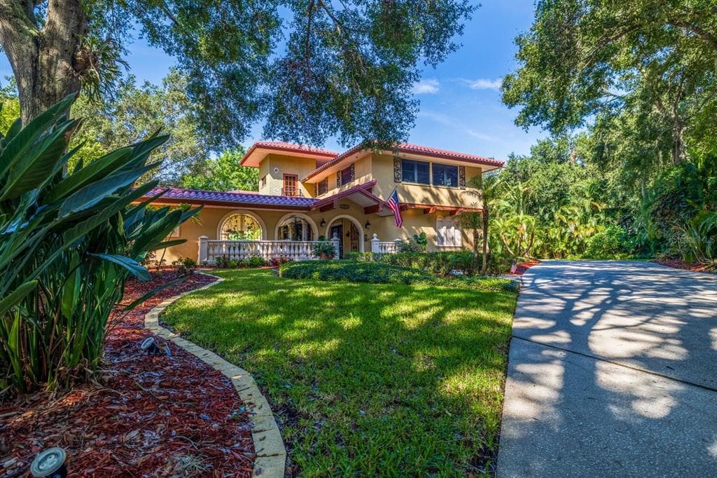 2532 LAKESIDE COURT