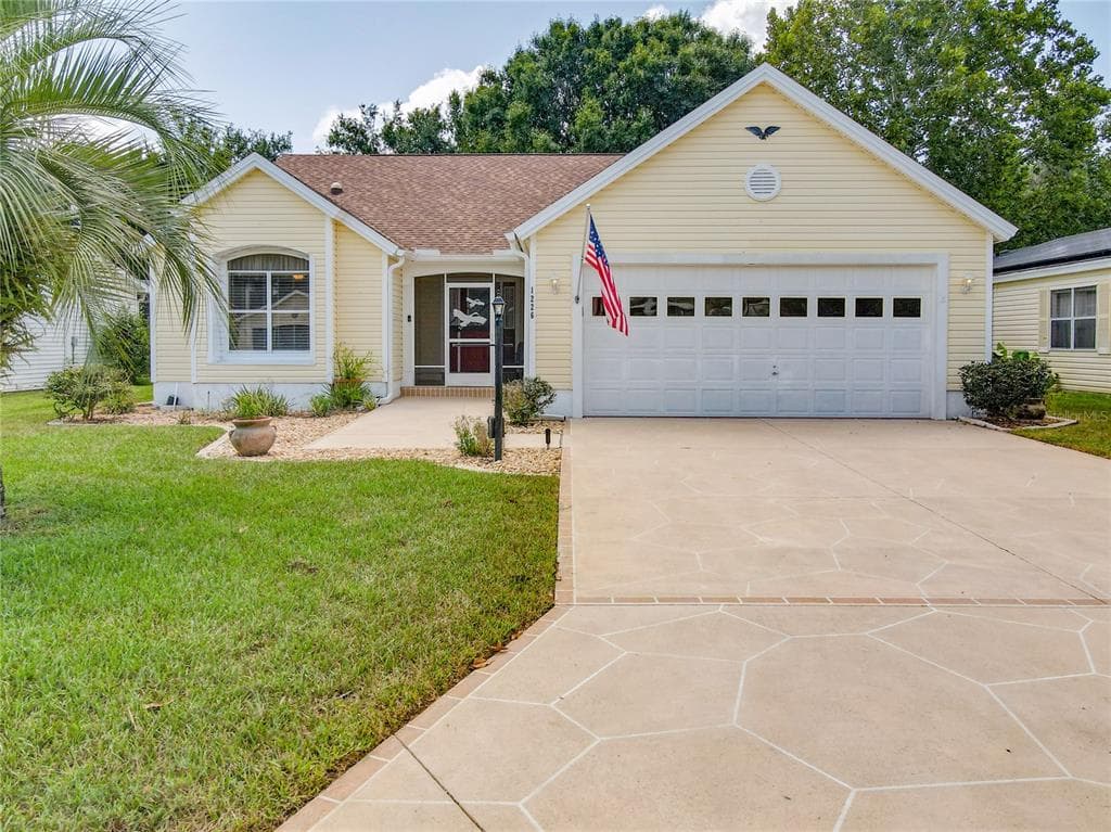1226 LA PALOMA PLACE LADY LAKE, FL 32159