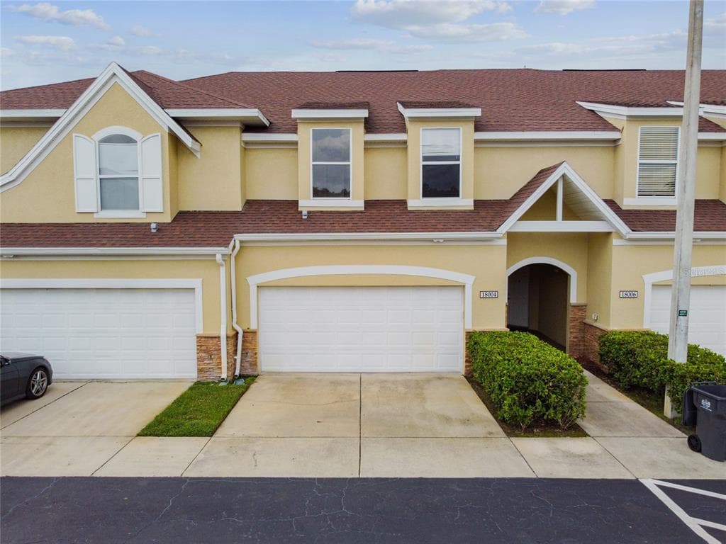 18004 MAJESTIC KINGS PLACE TAMPA, FL 33647