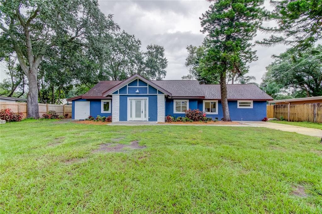 817 W COUNTRY CLUB DRIVE TAMPA, FL 33612