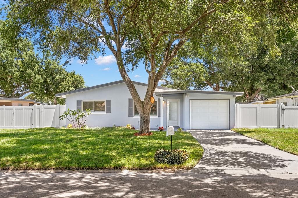 2139 EUCLID CIRCLE E CLEARWATER, FL 33764