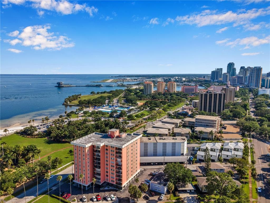 1120 N SHORE DRIVE NE UNIT 904 ST PETERSBURG, FL 33701