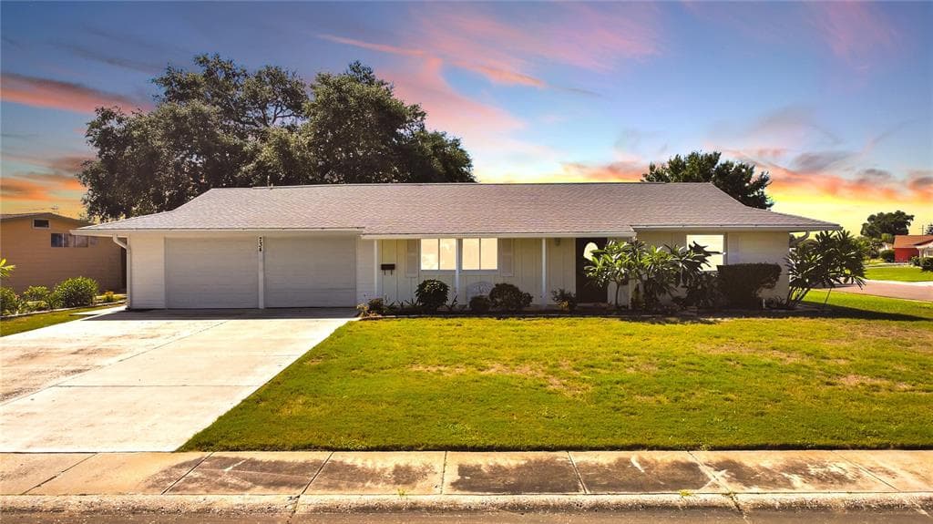 734 TAM O SHANTER AVE SUN CITY CENTER, FL 33573