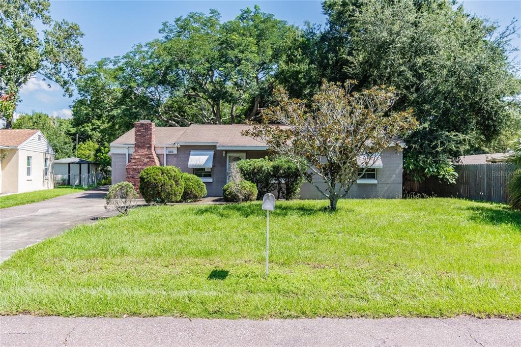 4703 W KNIGHTS AVENUE TAMPA, FL 33611