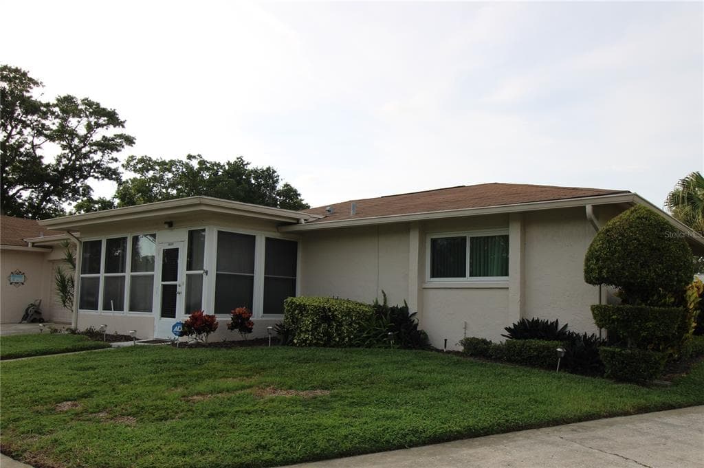 1001 QUEEN ANNE DRIVE UNIT B PALM HARBOR, FL 34684