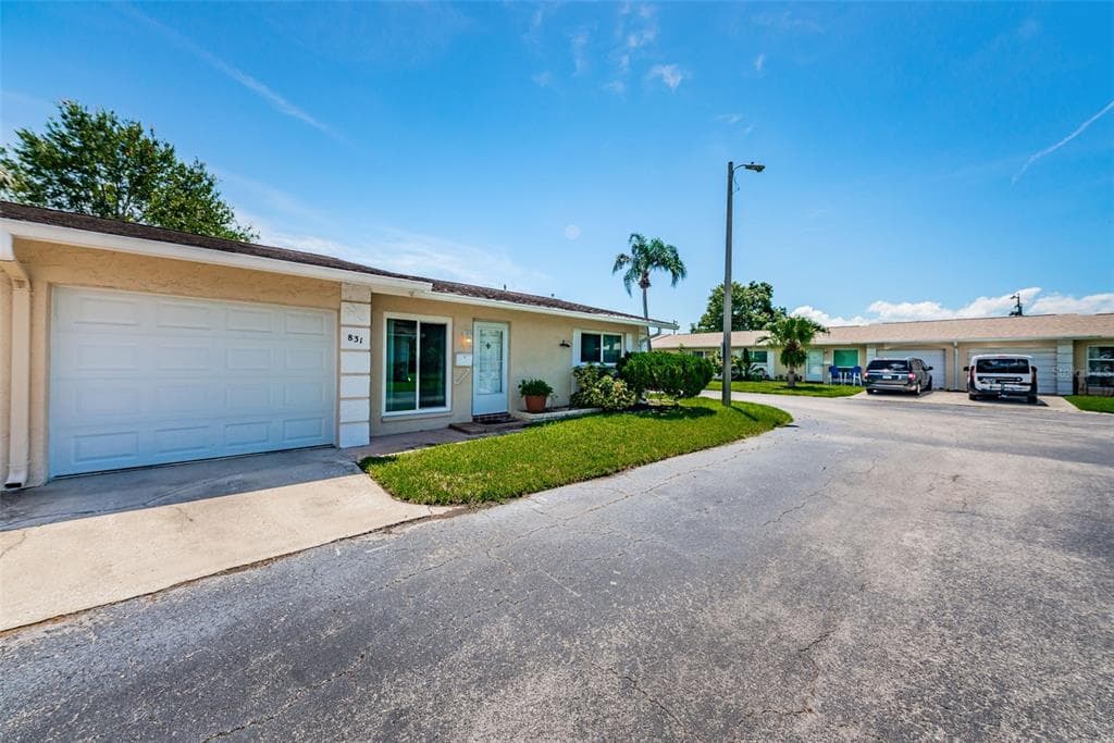 831 OXFORD COURT DUNEDIN, FL 34698