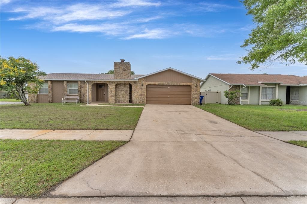 1423 DEAN B STREET KISSIMMEE, FL 34744