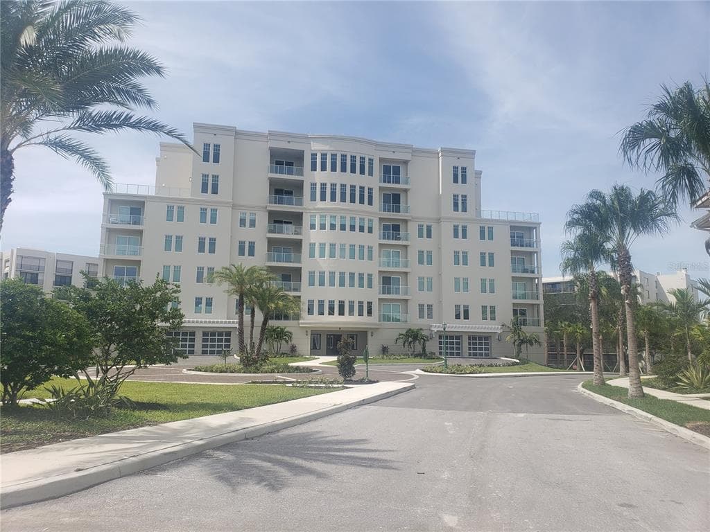 8 PALM TERRACE UNIT 305 BELLEAIR, FL 33756