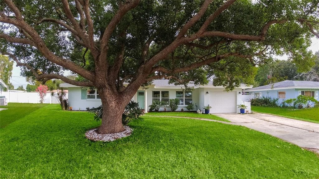 2595 OAKWOOD DRIVE LARGO, FL 33771