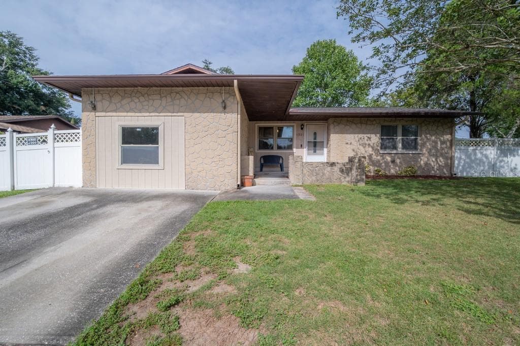 1321 OAKHILL STREET SEFFNER, FL 33584